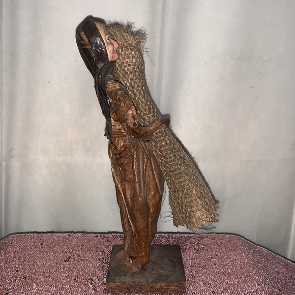 Vintage Older Village Woman Carrying Carpet Made In Paper Mache - EUC 10” X 4” - Picture 10 of 13